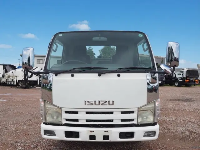いすゞ エルフ BKG-NJR85A(2WD)の写真8