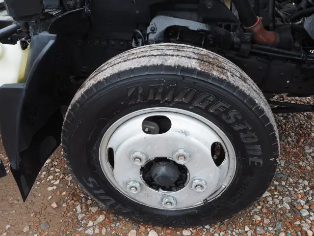 いすゞ エルフ BKG-NJR85A(2WD)の写真10
