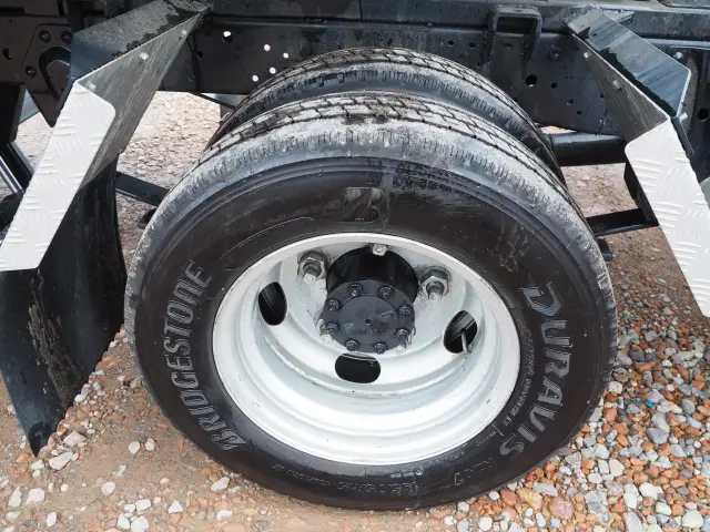 いすゞ エルフ BKG-NJR85A(2WD)の写真17