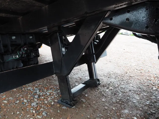 いすゞ エルフ BKG-NJR85A(2WD)の写真19