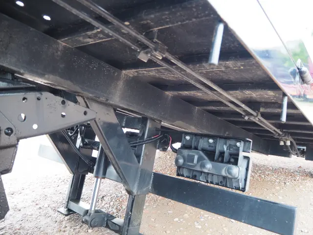 いすゞ エルフ BKG-NJR85A(2WD)の写真25