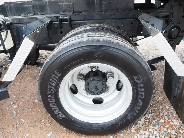 いすゞ エルフ BKG-NJR85A(2WD)の写真26
