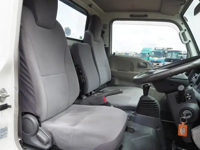 いすゞ エルフ BKG-NJR85A(2WD)の写真42