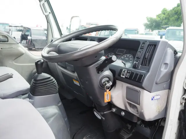 いすゞ エルフ BKG-NJR85A(2WD)の写真43