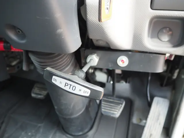いすゞ エルフ BKG-NJR85A(2WD)の写真45
