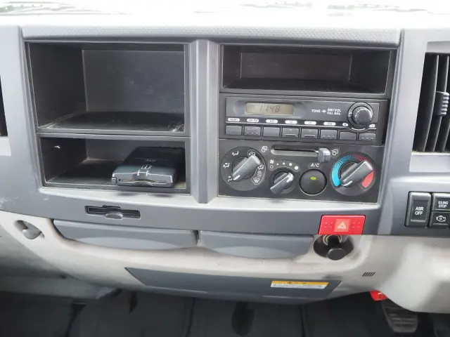 いすゞ エルフ BKG-NJR85A(2WD)の写真46