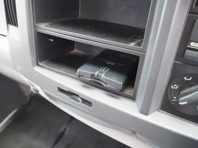 いすゞ エルフ BKG-NJR85A(2WD)の写真48