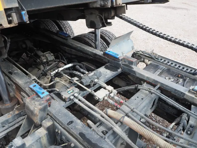 いすゞ フォワード QKG-FVZ34U2(6x4)の写真16