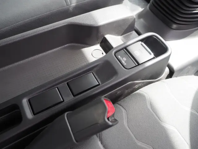 いすゞ エルフ 2RG-NPR88AM(2WD)の写真42