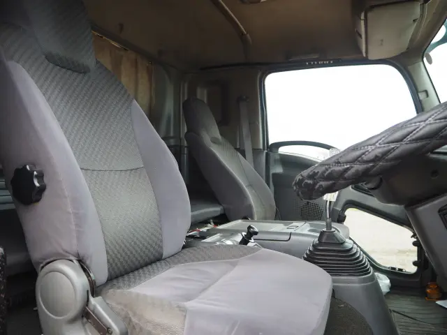 いすゞ フォワード QKG-FTR34S2(2WD)の写真41