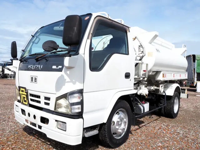 いすゞ エルフ PB-NKR81N(2WD)の写真1