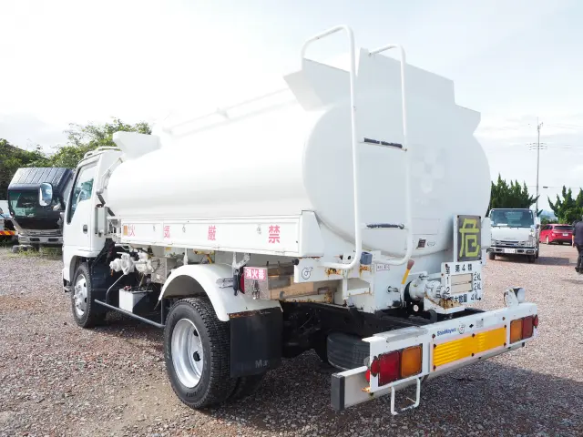 いすゞ エルフ PB-NKR81N(2WD)の写真3