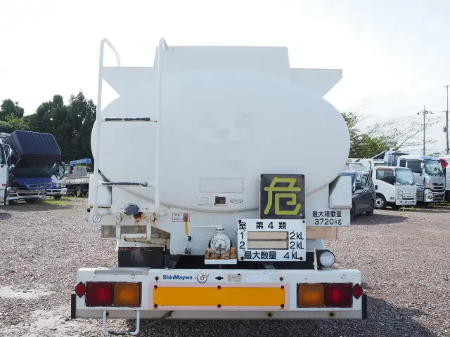 いすゞ エルフ PB-NKR81N(2WD)の写真4