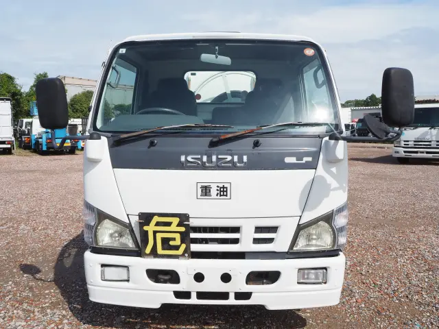 いすゞ エルフ PB-NKR81N(2WD)の写真8