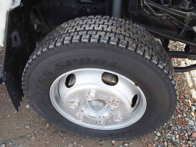 いすゞ エルフ PB-NKR81N(2WD)の写真10