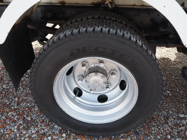 いすゞ エルフ PB-NKR81N(2WD)の写真16