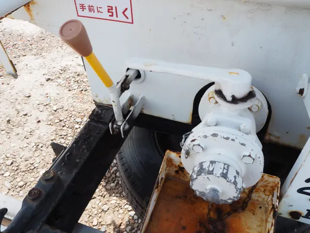 いすゞ エルフ PB-NKR81N(2WD)の写真22