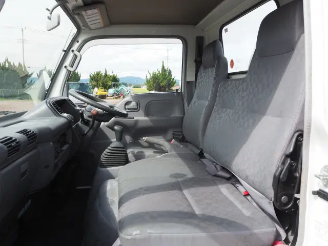 いすゞ エルフ PB-NKR81N(2WD)の写真41