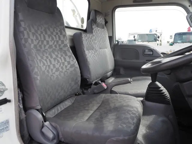 いすゞ エルフ PB-NKR81N(2WD)の写真42