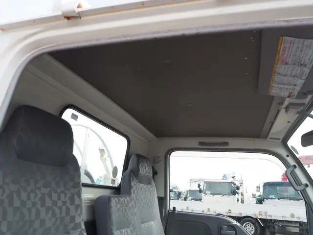いすゞ エルフ PB-NKR81N(2WD)の写真43