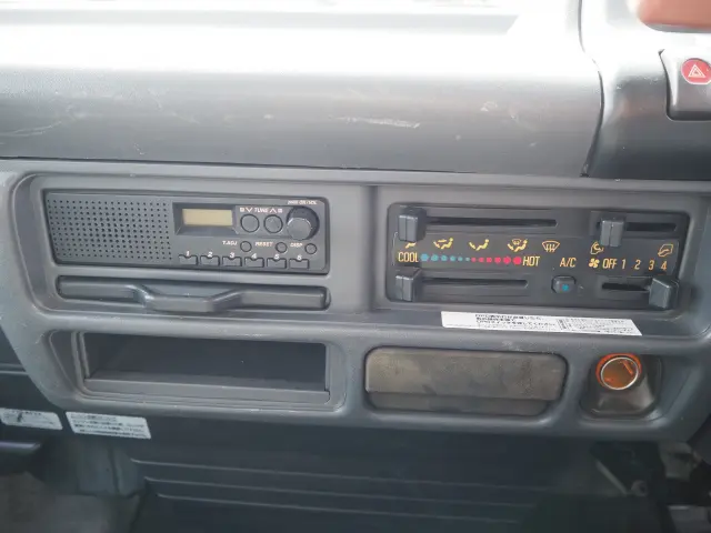 いすゞ エルフ PB-NKR81N(2WD)の写真45