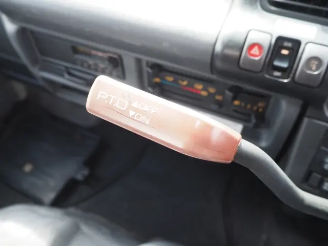 いすゞ エルフ PB-NKR81N(2WD)の写真47