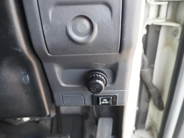いすゞ エルフ PB-NKR81N(2WD)の写真49