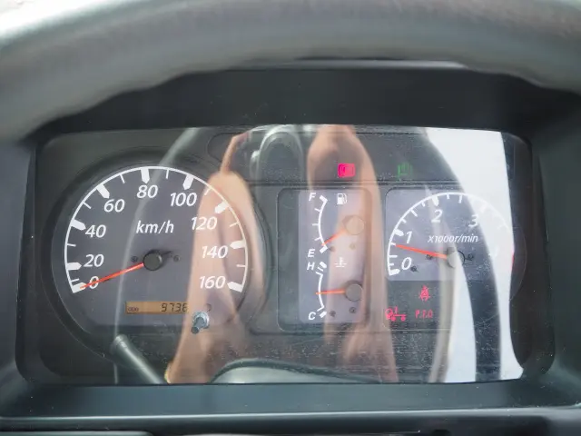 いすゞ エルフ PB-NKR81N(2WD)の写真50