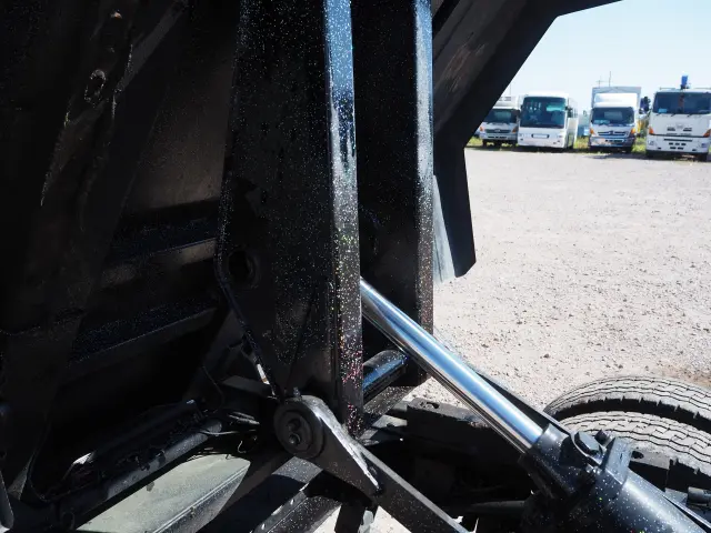 いすゞ エルフ BKG-NKR85AD(2WD)の写真21