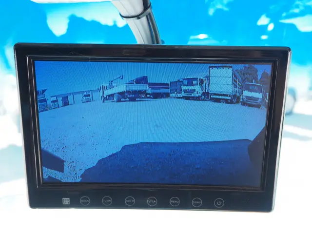 いすゞ エルフ BKG-NKR85AD(2WD)の写真45