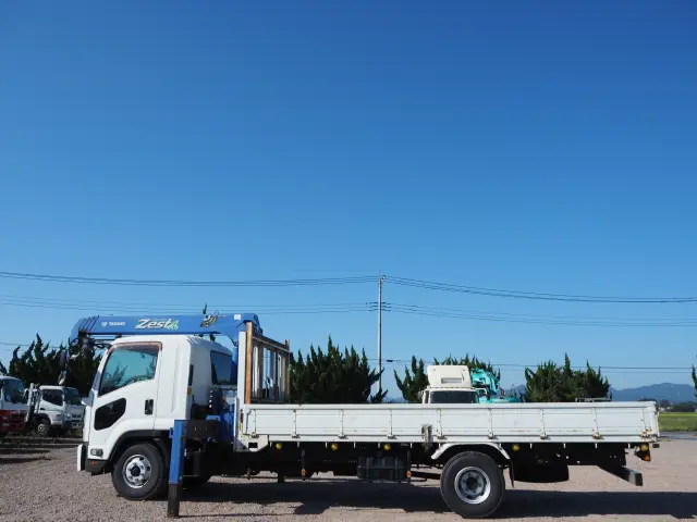 いすゞ フォワード SKG-FRR90S2(2WD)の写真2