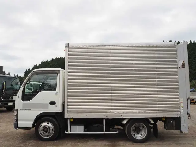 いすゞ エルフ PB-NKR81AN(2WD)の写真2