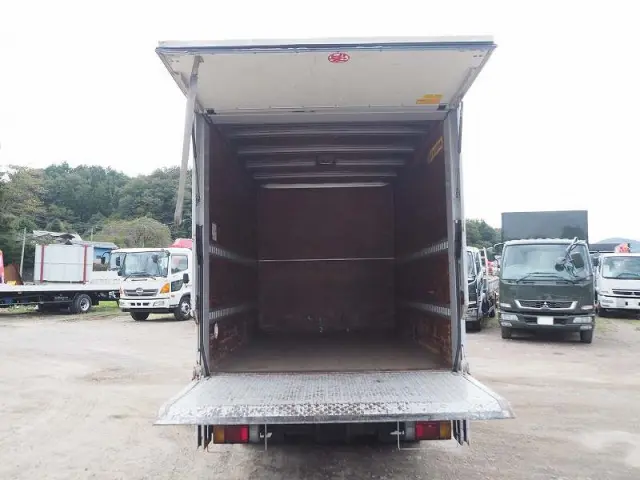 いすゞ エルフ PB-NKR81AN(2WD)の写真10