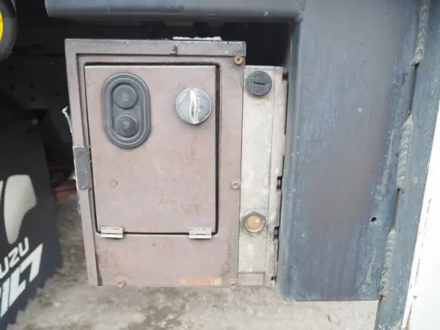 いすゞ エルフ PB-NKR81AN(2WD)の写真18