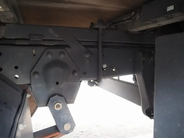 いすゞ エルフ PB-NKR81AN(2WD)の写真20