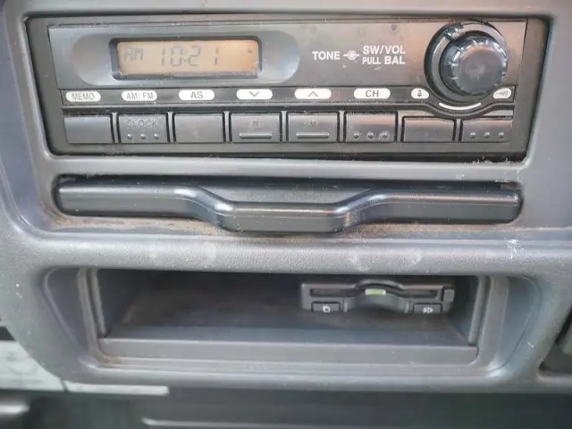 いすゞ エルフ PB-NKR81AN(2WD)の写真46