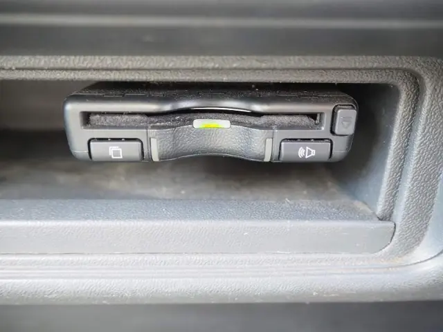 いすゞ エルフ PB-NKR81AN(2WD)の写真47
