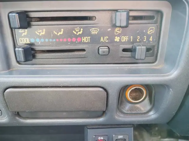いすゞ エルフ PB-NKR81AN(2WD)の写真48
