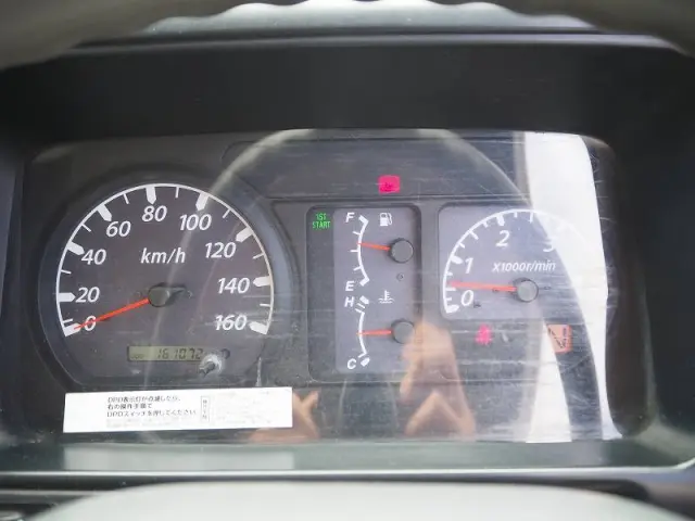 いすゞ エルフ PB-NKR81AN(2WD)の写真50
