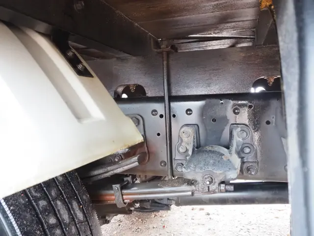 いすゞ フォワード 2RG-FRR90S2(2WD)の写真25