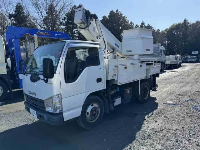 いすゞ エルフ BKG-NKR85AN(2WD)の写真1