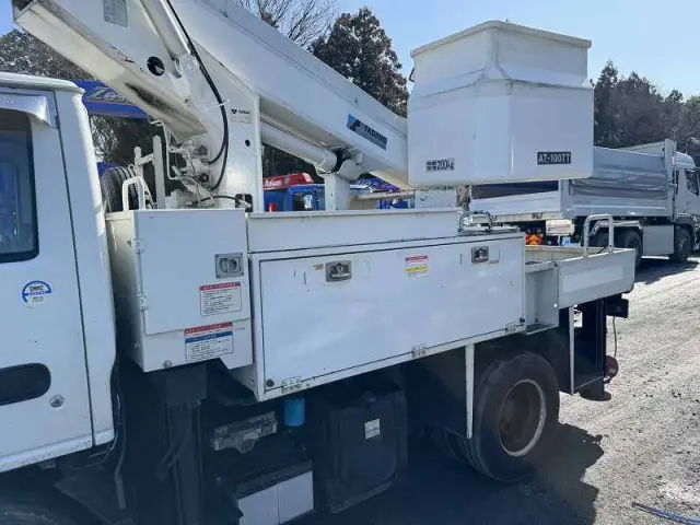 いすゞ エルフ BKG-NKR85AN(2WD)の写真3