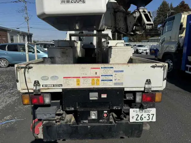 いすゞ エルフ BKG-NKR85AN(2WD)の写真4