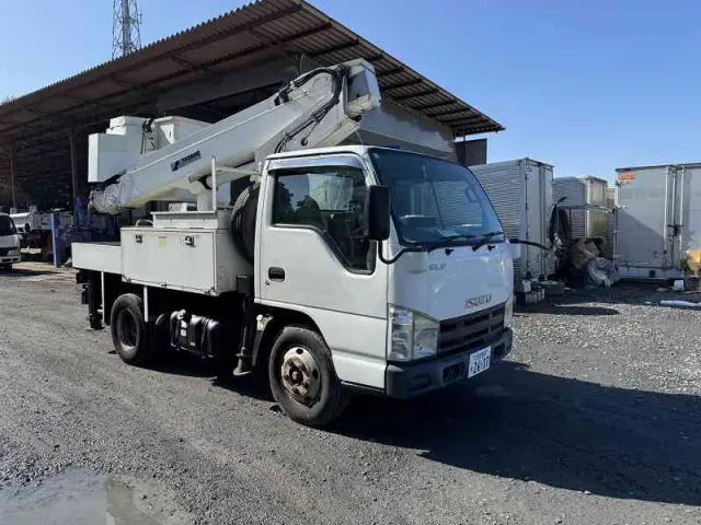 いすゞ エルフ BKG-NKR85AN(2WD)の写真6