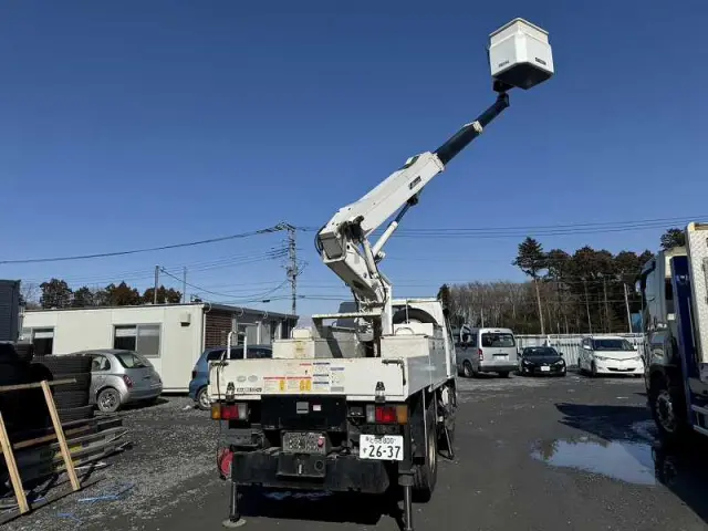 いすゞ エルフ BKG-NKR85AN(2WD)の写真11