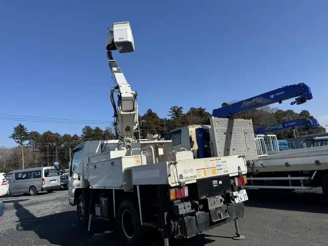 いすゞ エルフ BKG-NKR85AN(2WD)の写真12