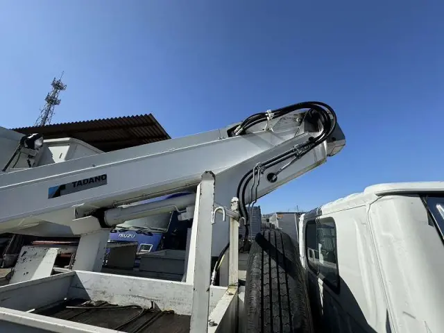 いすゞ エルフ BKG-NKR85AN(2WD)の写真13