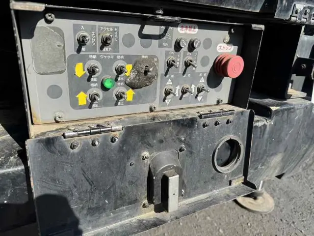 いすゞ エルフ BKG-NKR85AN(2WD)の写真22