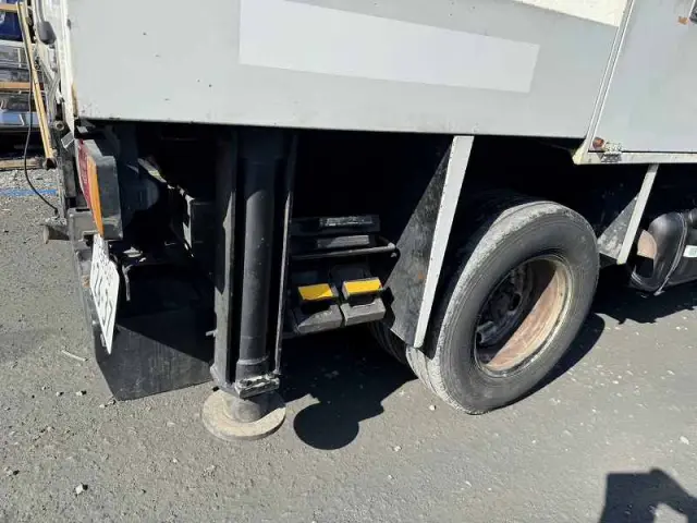 いすゞ エルフ BKG-NKR85AN(2WD)の写真23