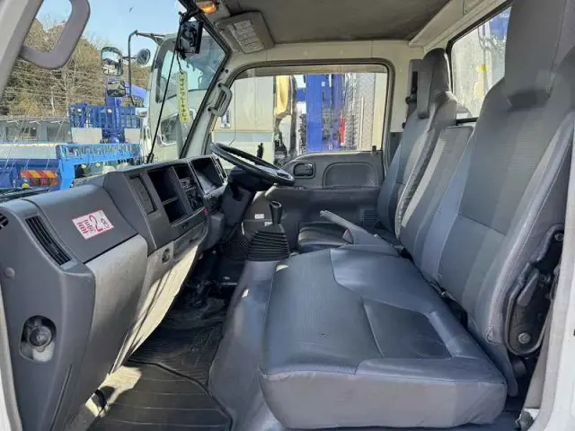 いすゞ エルフ BKG-NKR85AN(2WD)の写真33